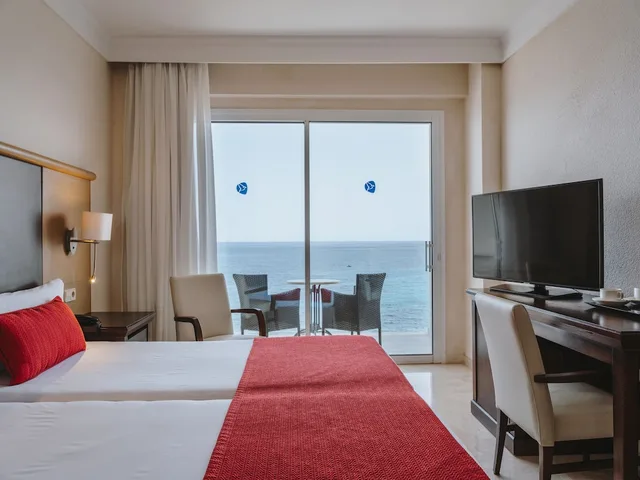 غرفة بسريرين منفصلين بإطلالة على البحر بشرفة، Grupotel Aguait Resort & Spa - Adults Only 4/5