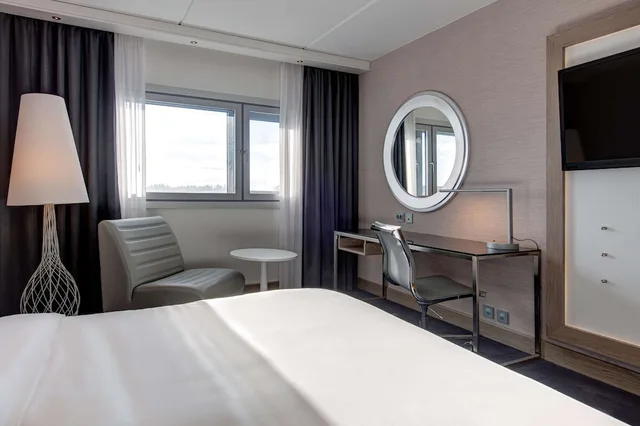 غرفة قياسية بسرير كينج، Radisson Blu Airport Hotel Oslo Gardermoen 1/3