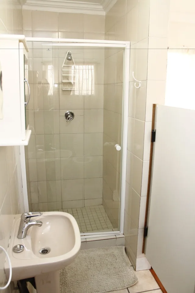 غرفة قياسية بسرير كوين، Kalahari Guest House 2/2