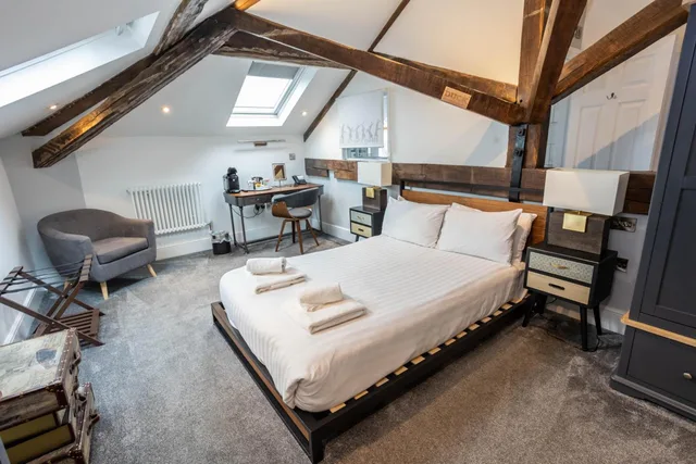 Junior Suite, Wortley Hall 2/7