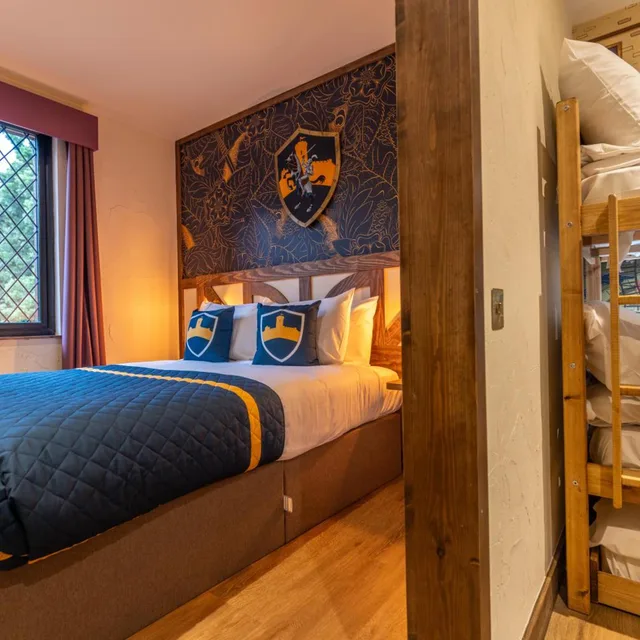 Hotel Room، Warwick Castle 6/6