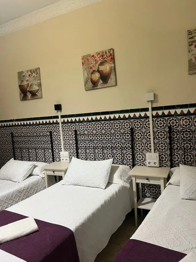 Room, Triple, 3 Beds, Private Bathroom, Ground Floor, Pension Catedral 6/10