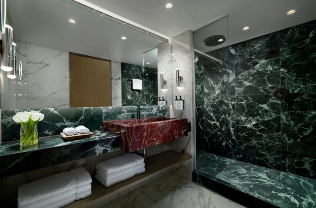 غرفة بريميوم بسرير كينج، Athenaeum Intercontinental Hotel 2/2