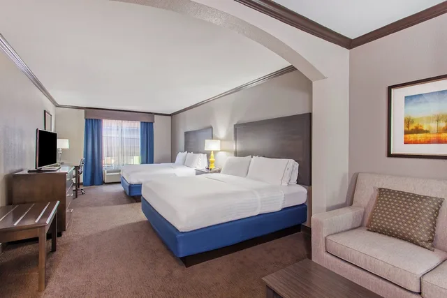 Suite, 2 King Beds, Holiday Inn Express Hotel & Suites Wharton 1/3