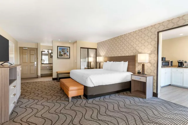 جناح بسرير كينج بشرفة بمطبخ صغير، Best Western Plus Heritage Inn 3/4