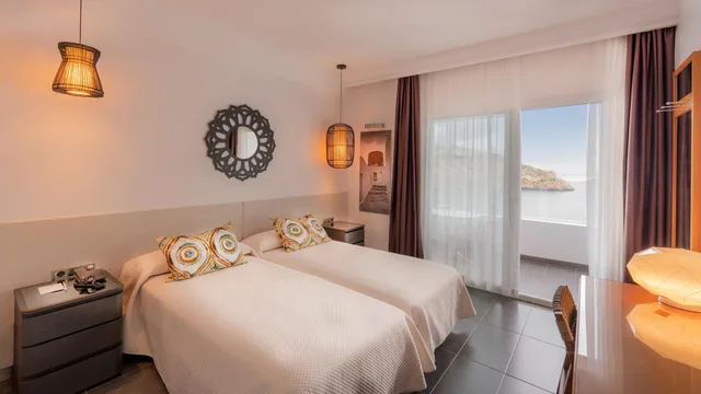 غرفة ديلوكس بإطلالة على البحر، Palladium Hotel Cala Llonga - Adults Only 5/10