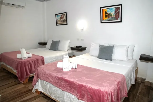 غرفة قياسية رباعية بسريرين مزدوجين بغرفة نوم واحدة، Hotel Sunset Beach 5/8