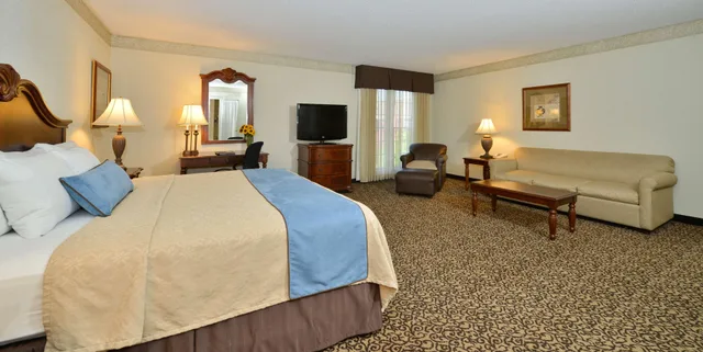 جناح بسرير كينج، Best Western Plus Steeplegate Inn 1/6