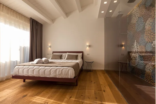 جناح جونيور بسرير كوين بشرفة، Plebis B&B 1/5