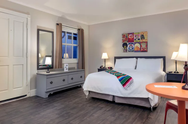 غرفة بريميوم بسرير كينج، Palm Canyon Hotel and RV Resort 1/3