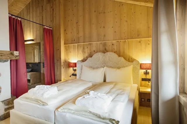 شاليه فاخر بسريرين كوين، HOCHLEGER - DELUXE CHALETS 1/2