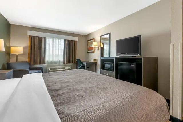 غرفة بسرير مزدوج، Quality Inn Mauston I-90 2/7
