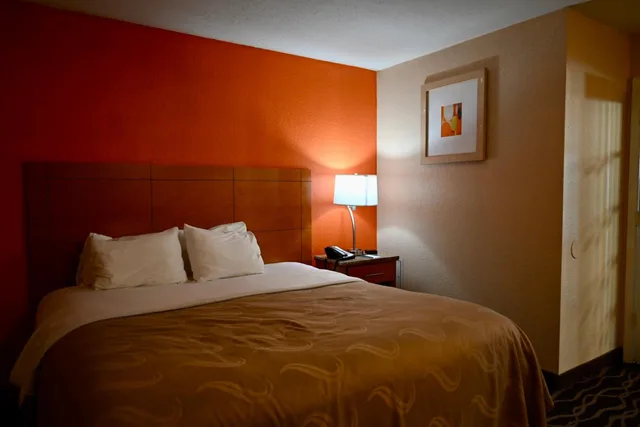 جناح بسرير كينج بغرفة نوم واحدة، Quality Inn & Suites I-35 Near Frost Bank Center San Antonio, TX 3/10