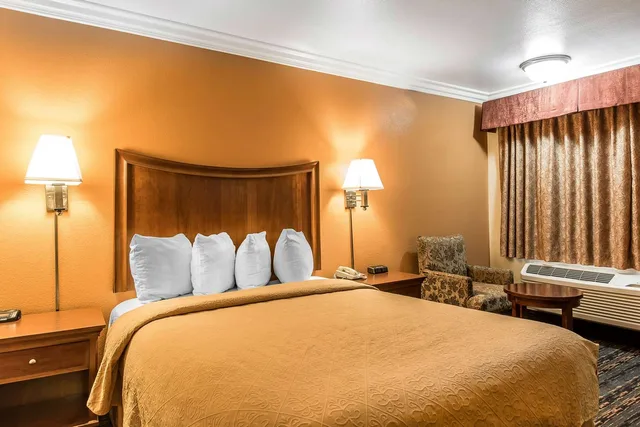 غرفة بسرير كوين لذوي الإعاقة، Quality Inn Lake Elsinore 3/3