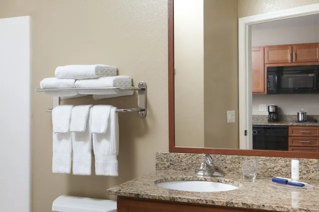 Studio, Suite, Queen Bed, Kitchen, Candlewood Suites La Crosse 2/2