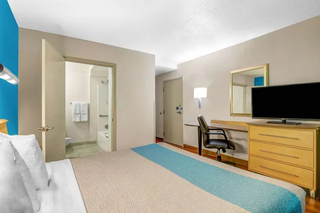 غرفة قياسية بسرير كينج، Motel6 Atlanta, GA - Downtown 3/8