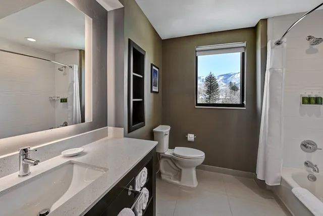 جناح بسرير كينج بغرفة نوم واحدة مع أريكة لذوي الإعاقة، Residence Inn by Marriott Steamboat Springs 3/4