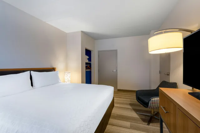 غرفة بسرير كينج لذوي الإعاقة، Holiday Inn Express Hotel Suites King of Prussia 3/3