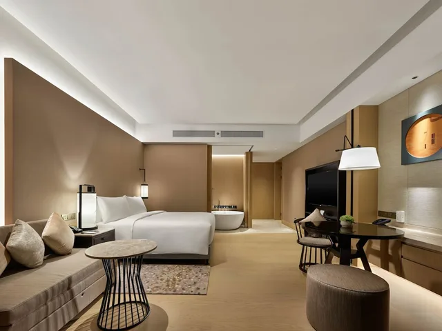 غرفة بسرير كينج، Hilton Shanghai Songjiang Guangfulin 1/7