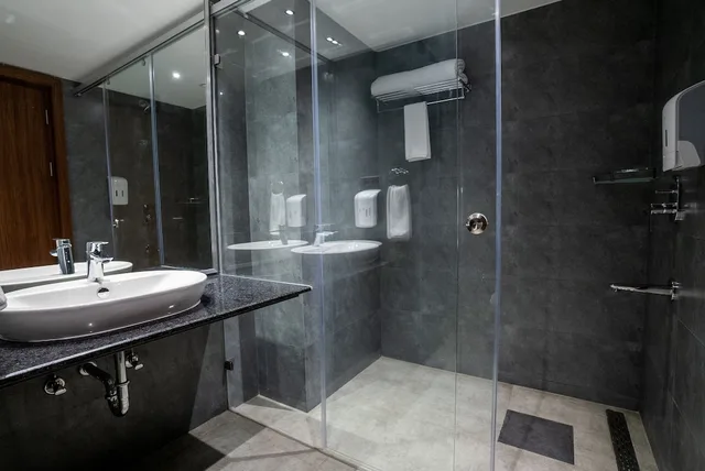 غرفة عائلية بسريرين كوين، Lilac Hotel, Guruvayur 3/4