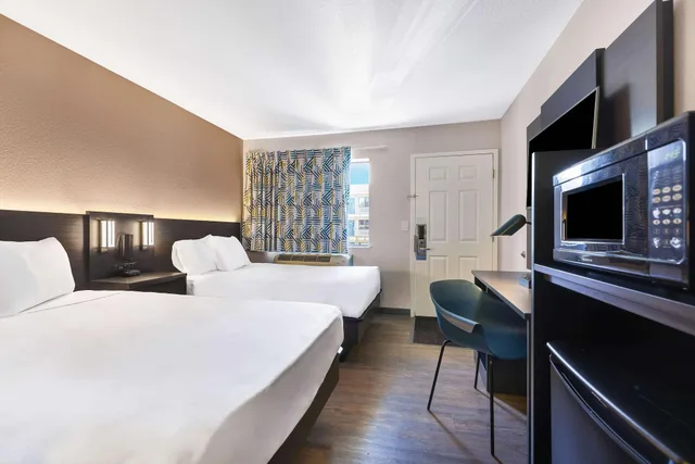 Premium, Multiple Beds، Motel6 Kirkland, WA - North Kirkland 4/9