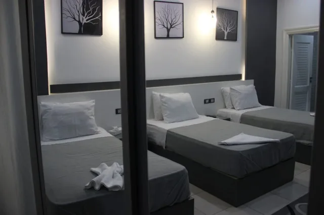 غرفة ثلاثية بثلاثة أسرّة بحمام خاص، Azar Hotel 3/5