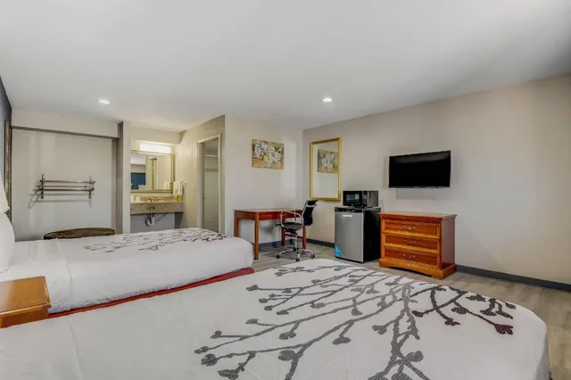 غرفة سوبيريور بسريرين مزدوجين للمدخنين، Econo Lodge Inn & Suites Enid South 2/5