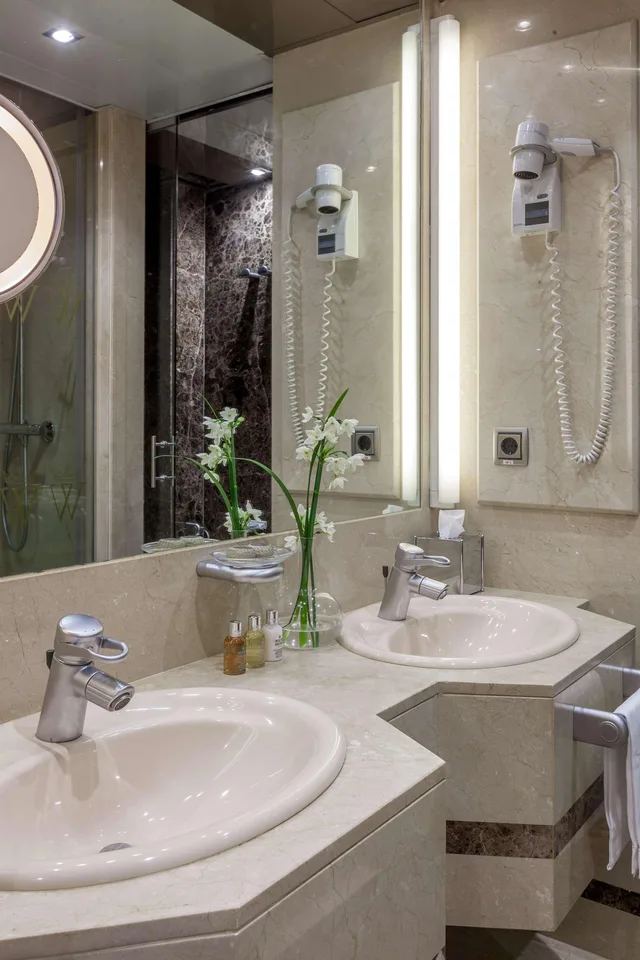 جناح كلوب جونيور، Wellington Hotel Spa Madrid 5/9