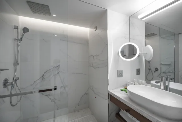 غرفة تنفيذية بسرير كينج بإطلالة على البحر، Makedonia Palace, WorldHotels Luxury 4/5