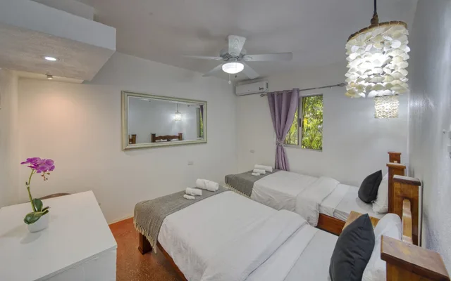 Lotus, Queen and Twin Beds, Large، Jungles Edge 1/4