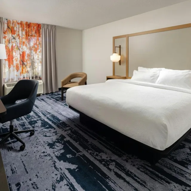 Room, King Bed, Bathtub, Accessible, Fairfield Inn Suites Muskegon Norton Shores 1/5