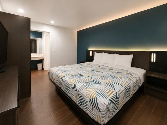 غرفة قياسية بسرير كوين لذوي الإعاقة، Studio6 Hemet, CA 3/6