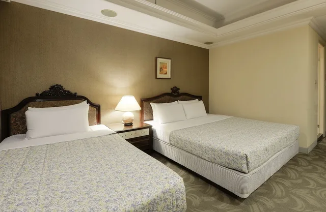 Budget, Triple, 1 Double and 1 Single Bed, No Window، Forbes Hotel 1/2