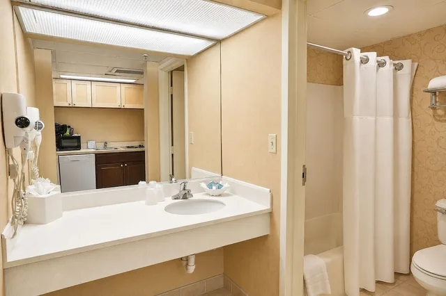 Efficiency, Deluxe, 2 Queen Beds, Bay View, Sofa, South Building، Princess Bayside Beach Hotel 6/10