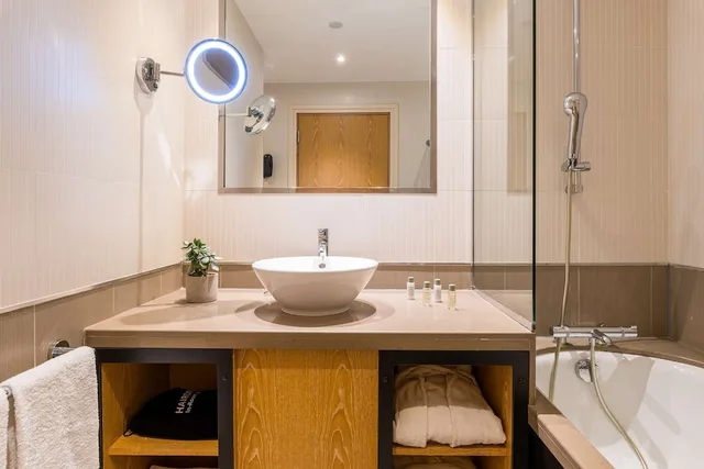 غرفة سوبيريور بسرير كينج بشرفة، Hotel Villa M Marseille 4/4