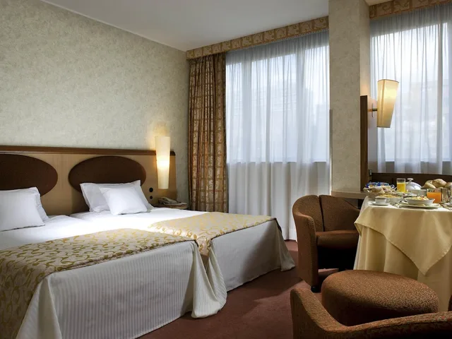 غرفة سوبيريور بسريرين منفصلين، Mercure Roma West 1/9