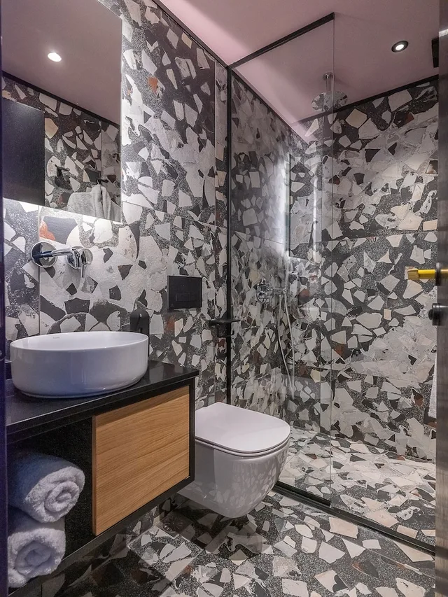 Signature, Penthouse Suite, 2 Queen Beds, 2 Sofa، 3 Pines Design Living 2/5