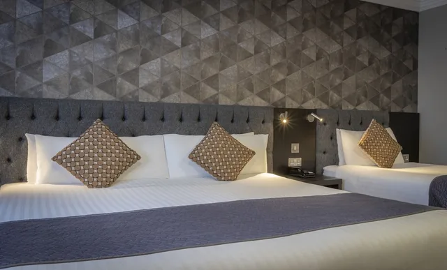 غرفة ثلاثية بسرير مزدوج وسرير فردي، Talbot Hotel Stillorgan 3/7