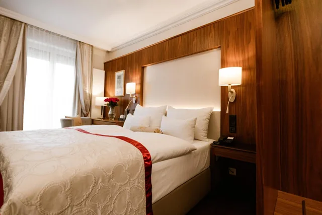 Suite, Stefanie 4/10