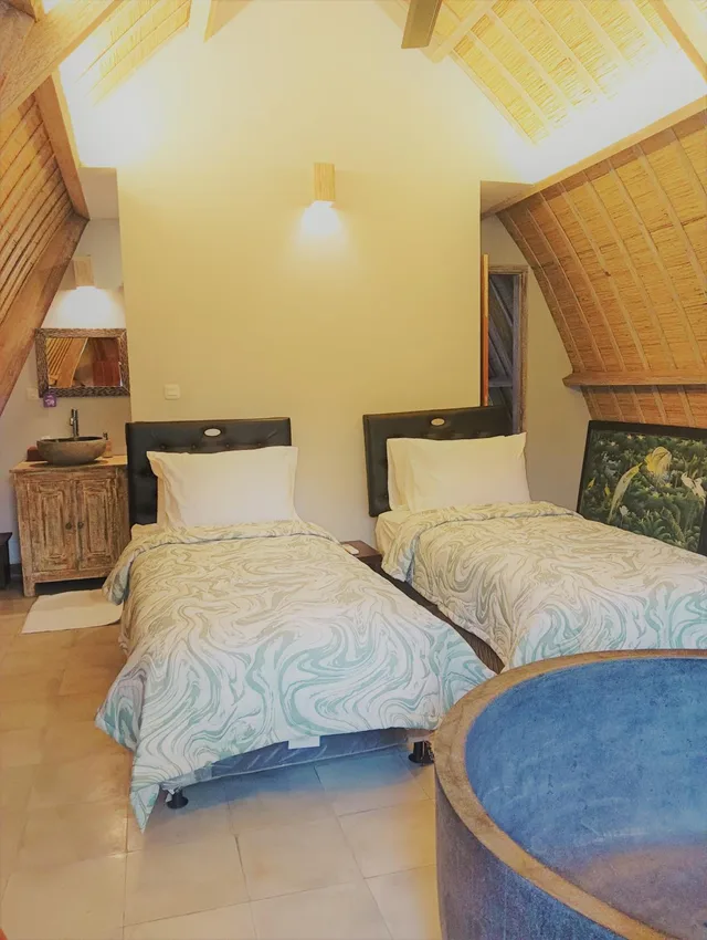 غرفة بسريرين منفصلين بشرفة، Ubad Retreat 6/8
