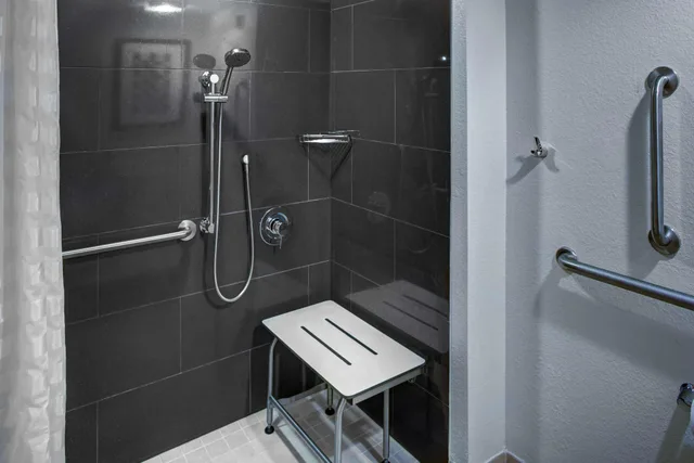 غرفة بسرير كينج لذوي الإعاقة، HYATT house Sterling/Dulles Airport-North 2/2