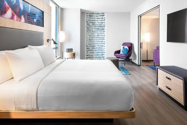 Suite, King Bed, Bay View، Aloft San Juan 3/6