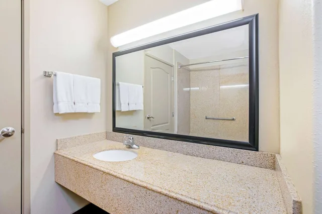 جناح بسرير كينج، La Quinta Inn & Suites by Wyndham Corpus Christi Airport 3/4