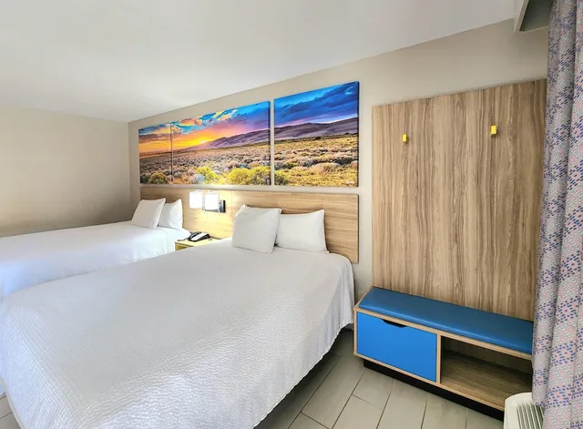 غرفة بسريرين كوين للمدخنين، Days Inn by Wyndham McAllen 1/9