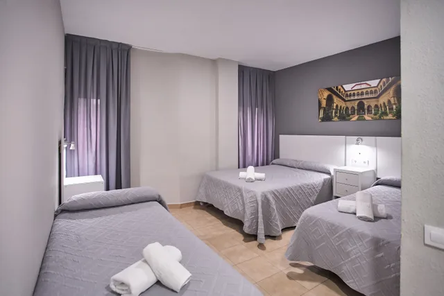 غرفة قياسية ثلاثية، Resitur Apartamentos Turisticos En Seville 3/5