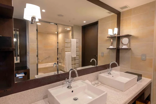 غرفة بسريرين منفصلين بإطلالة على الجبل، Hyatt Regency Hakone Resort and Spa 3/6