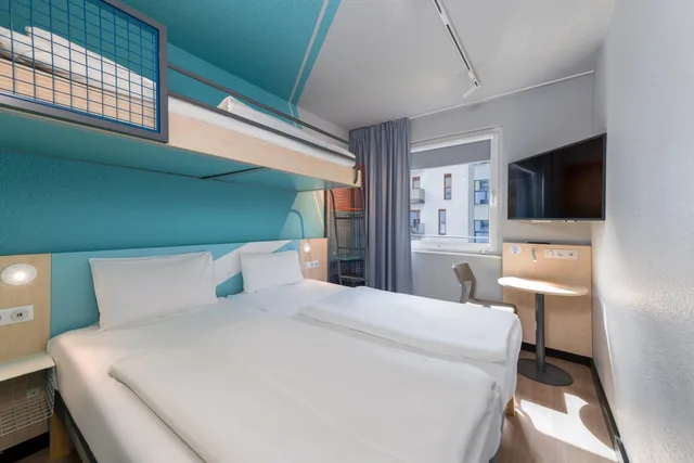 غرفة ثلاثية صغيرة بحمام خاص، ibis budget Hamburg St Pauli Messe 3/10