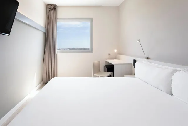 Superior, King Bed, B&B HOTEL Barcelona Viladecans 1/5
