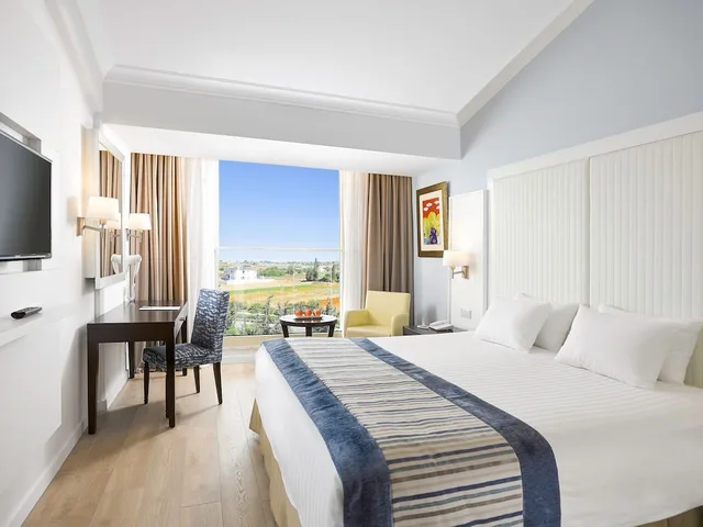 غرفة ديلوكس بإطلالة على الفناء مفردة بسرير فردي، Olympic Lagoon Resort Ayia Napa 1/4