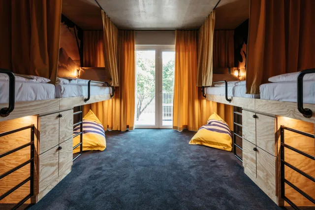 Friends and 4 Bunk Beds، Superbude Wien Prater 2/10